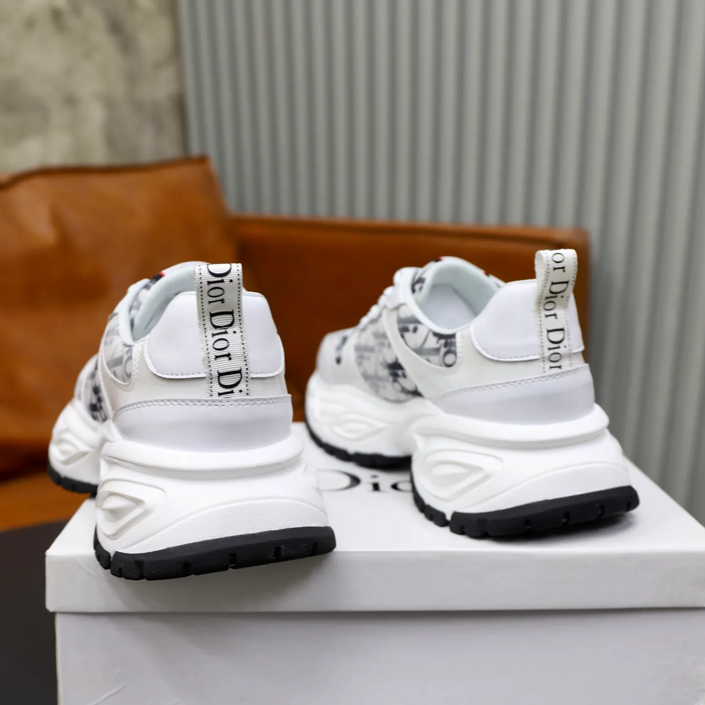 Ex-factory price: 462💰🙅‍♂️🙅‍♂️🙅‍♂️ Brand: Dior DIOR Standard code: 38-44 (45 customized) Grade: Same as the official website Material: Original material splicing Comfortable and breathable lining Lightweight and wear-resistant sports outsole Style category: Men's fashionable casual shoes Running sneakers Distinguished luxury brand elements Top luxury Color: actual picture color